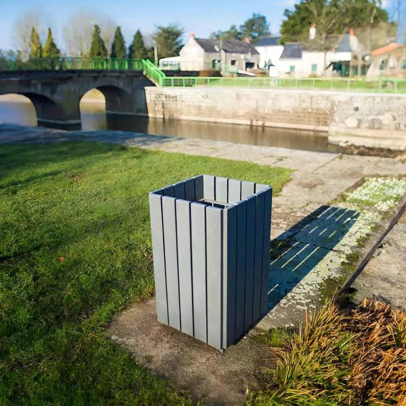 Corbeille extérieure carrée Languedoc en plastique recyclé