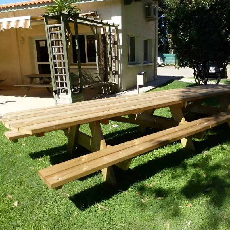 18 places - Table de pique nique en bois