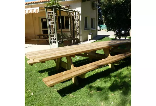 18 places - Table de pique nique en bois